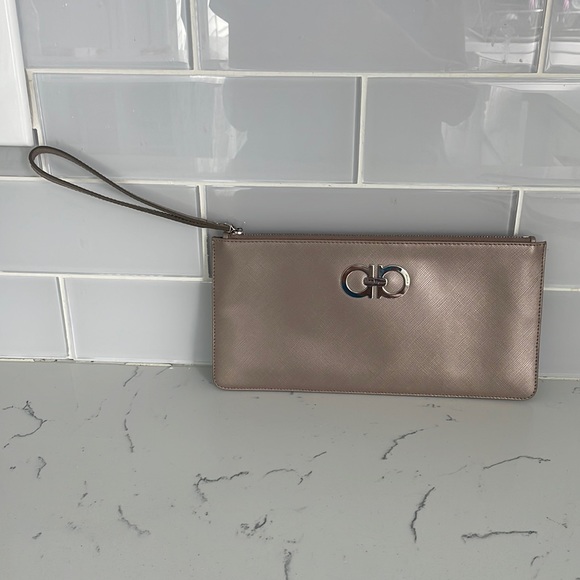 Salvatore Ferragamo beautiful pouch - Picture 1 of 9